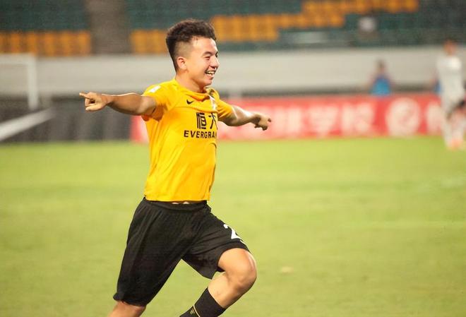 陜西三連勝，提前鎖定沖超名額，戴帽前鋒領(lǐng)隊(duì)奪冠！
