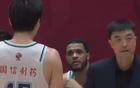 浙江勝青島，裁判搶鏡，楊瀚森六犯兩分，球迷不滿。