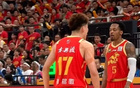 孫銘徽G5戰(zhàn)早開香檳，戰(zhàn)靴現(xiàn)冠軍字樣。