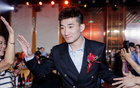 廣廈奪冠慶功宴，王博領(lǐng)獎，老臣齊聚，胡金秋獻(xiàn)舞敬酒。
